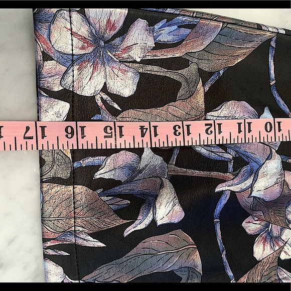 NWT Topshop faux leather mini with metallic pastel florals Size 4 - Picture 7 of 8